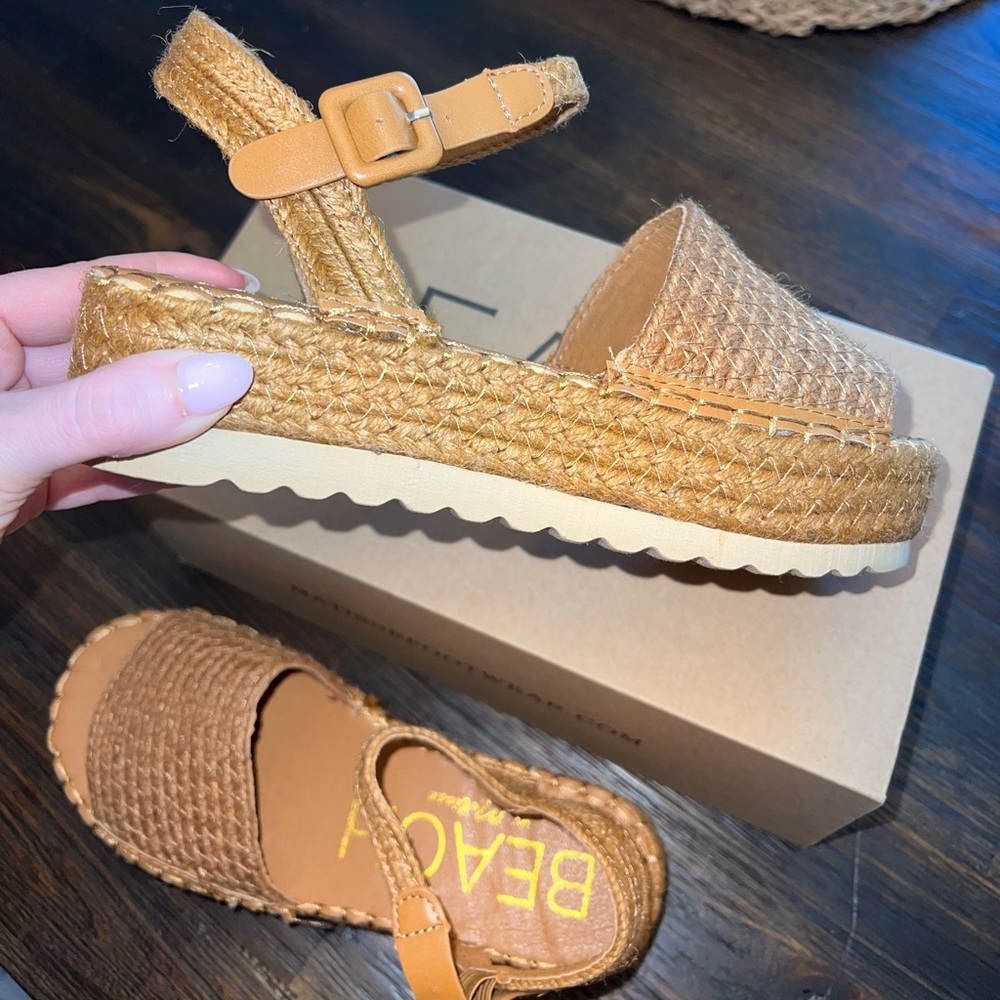 🆕 Sandals